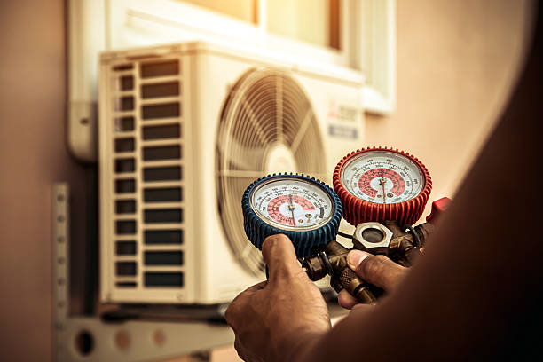 Professional Hvac technician working in Kirkwood, DE